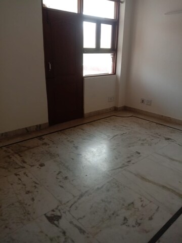 Room in 3 BHK Apartment at Sector 18 Dwarka – for Rent