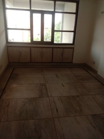 Room in 3 BHK Apartment at Sector 18 Dwarka – for Rent