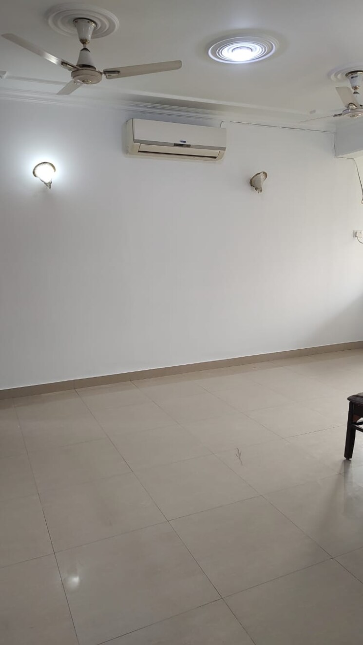 Room, sector 18 dwarka 2 Bedroom 1300 Sq.Ft. Apartment In Sector 18 Dwarka Delhi 9037592