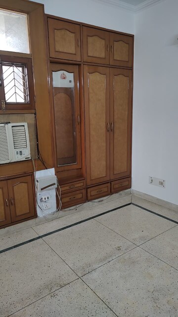 Room in 2 BHK Apartment at Sector 18 Dwarka – for Rent