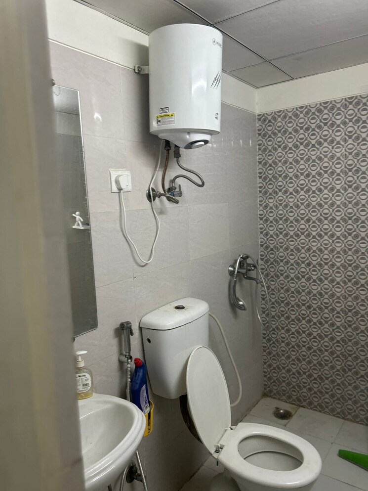 Bathroom, ip extension 3 Bedroom 1600 Sq.Ft. Apartment In Ip Extension Delhi 9037574