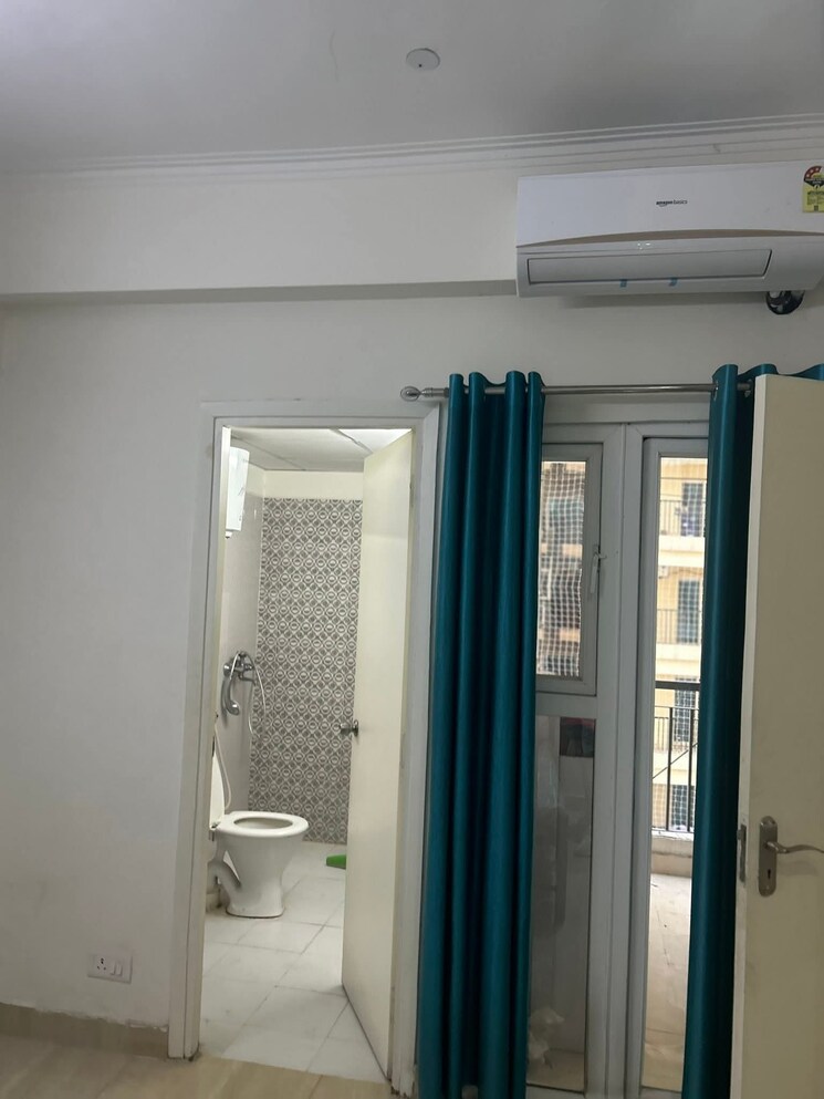 Attached Bathroom, ip extension 3 Bedroom 1600 Sq.Ft. Apartment In Ip Extension Delhi 9037574