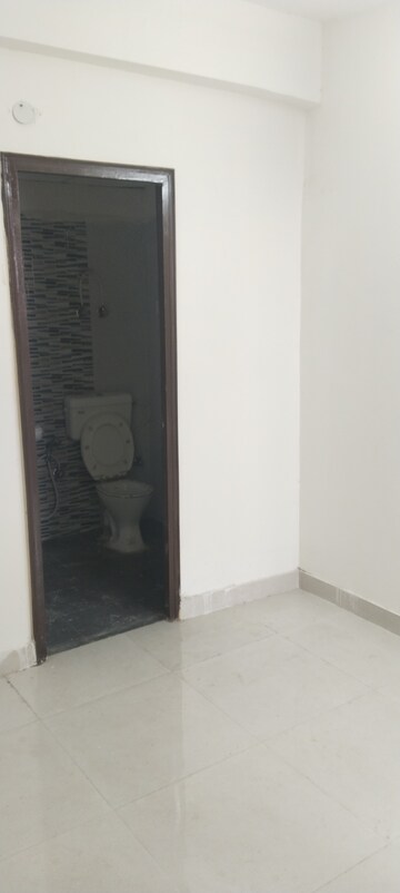 Room in 2 BHK Apartment at Signature Global Orchard Avenue, Sector 93 – for Rent