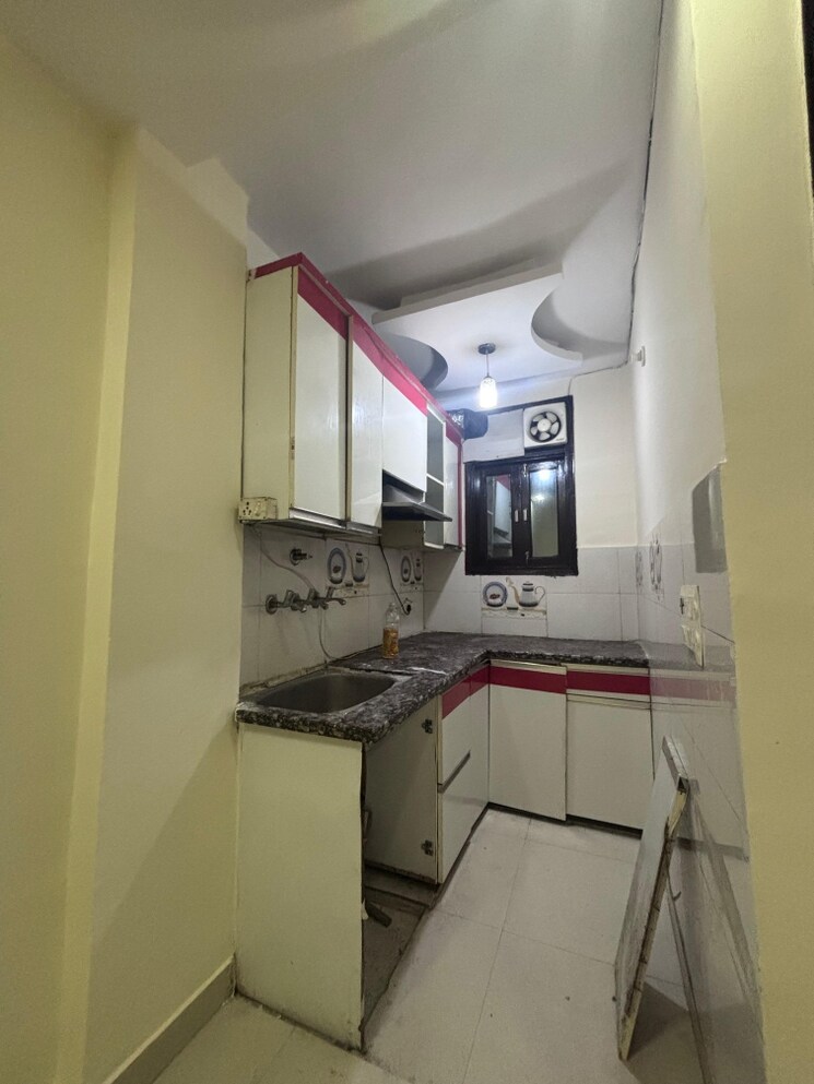 Team Area, mansa ram park 1.5 Bedroom 360 Sq.Ft. Builder Floor In Mansa Ram Park Delhi 9037677