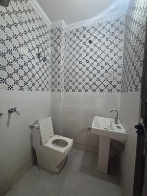 Bathroom in 1.5 BHK Builder Floor at Mansa Ram Park – for Sale