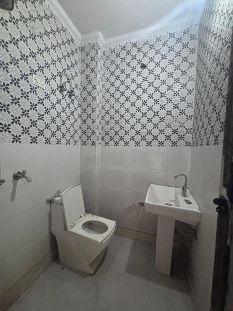 Bathroom, mansa ram park 1.5 Bedroom 360 Sq.Ft. Builder Floor In Mansa Ram Park Delhi 9037677