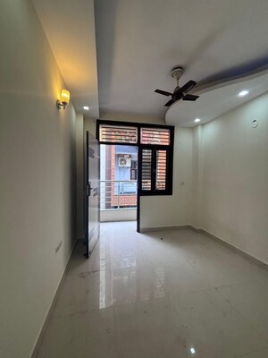 Room in 1.5 BHK Builder Floor at Mansa Ram Park – for Sale