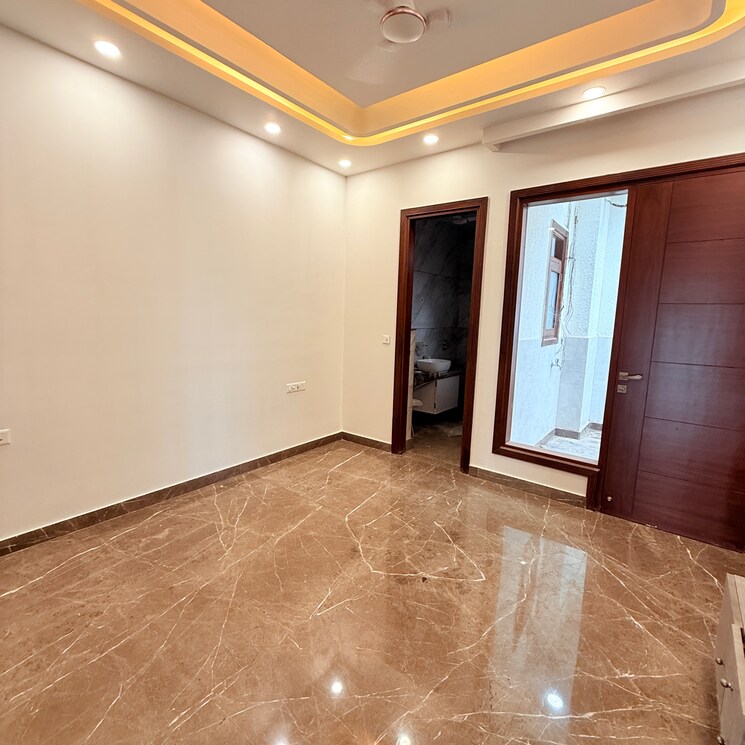 Room, sector 105 3 Bedroom 3229 Sq.Ft. Builder Floor In Sector 105 Noida 9037671
