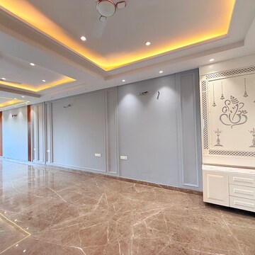 Room in 3 BHK Builder Floor at Sector 105 – for Rent