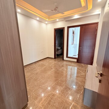 Room in 3 BHK Builder Floor at Sector 105 – for Rent