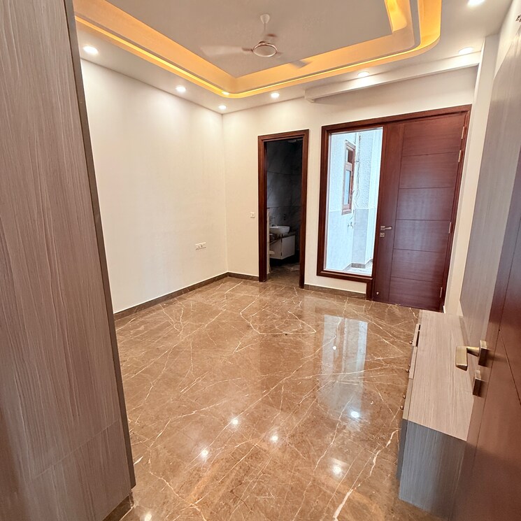 Room, sector 105 3 Bedroom 3229 Sq.Ft. Builder Floor In Sector 105 Noida 9037671