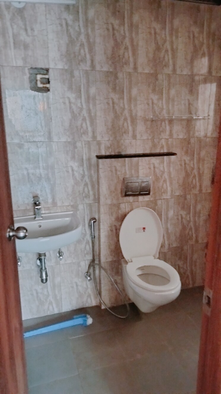 Bathroom, shapoorji-pallonji-joyville-gurgaon 2 Bedroom 1215 Sq.Ft. Apartment In Sector 102 Gurgaon 9037665