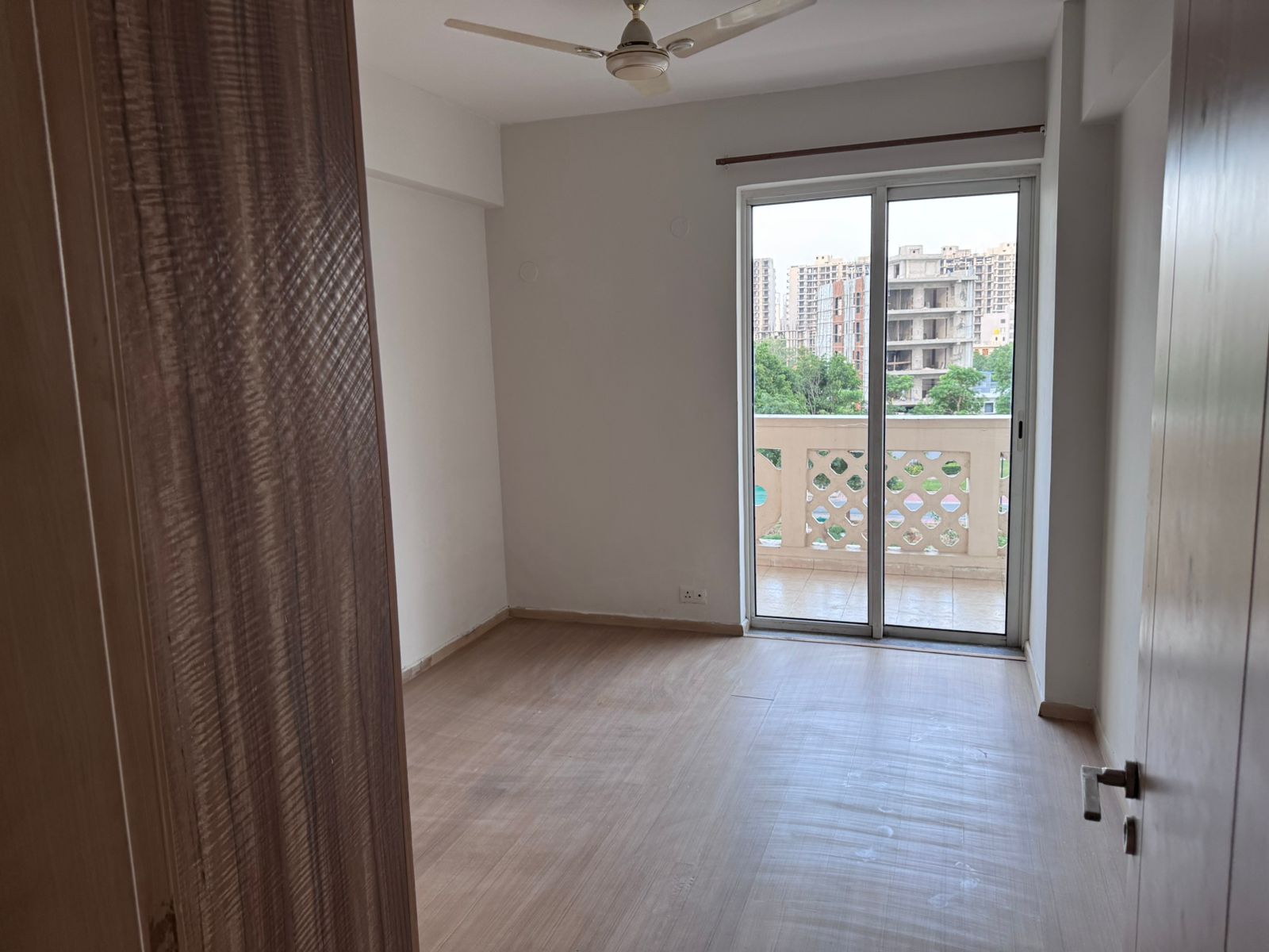 3.5 BHK + Servant Room 2364 Sq.Ft. Apartment in DLF New Town Heights III