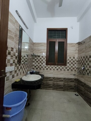 Living Room in 3 BHK Independent House at South City 1 – for Rent