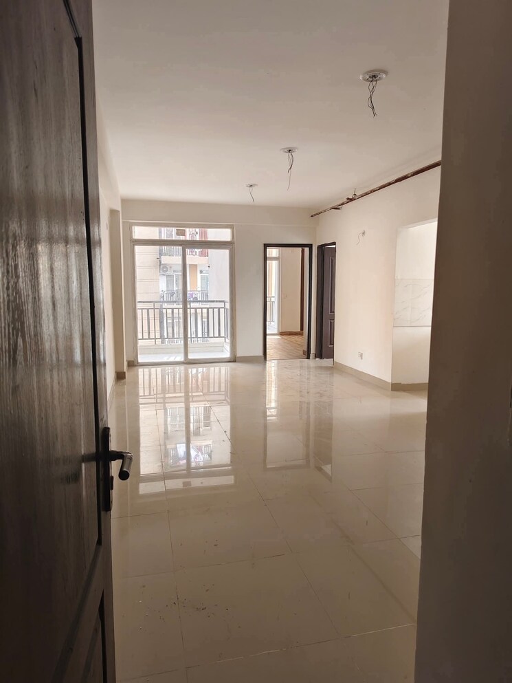 Room, ip extension 3 Bedroom 1250 Sq.Ft. Apartment In Ip Extension Delhi 9037702