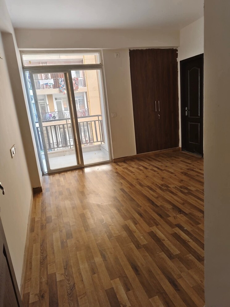 Room, ip extension 3 Bedroom 1250 Sq.Ft. Apartment In Ip Extension Delhi 9037702