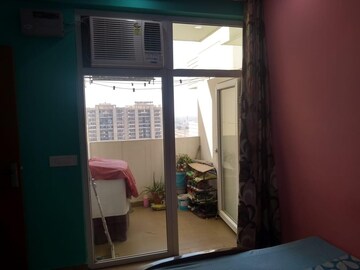 Room in 2 BHK Apartment at Tulip Lemon, Sector 69 – for Rent