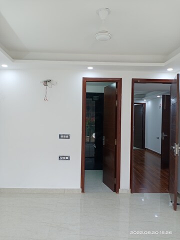 Room in 3 BHK Builder Floor at Vasant Kunj – for Rent