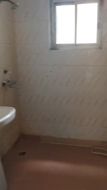 Room in 3 BHK Apartment at Piyush Heights, Sector 89 – for Rent