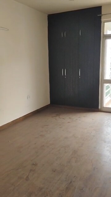 Room in 3 BHK Apartment at Piyush Heights, Sector 89 – for Rent