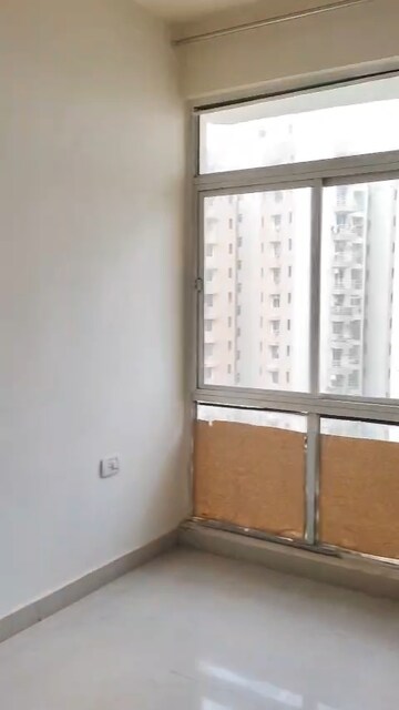 Room in 3 BHK Apartment at Piyush Heights, Sector 89 – for Rent