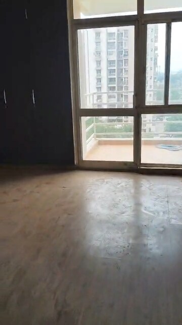 Room in 3 BHK Apartment at Piyush Heights, Sector 89 – for Rent