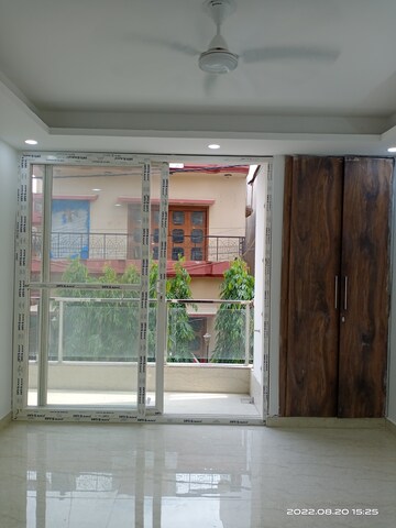 Room in 3 BHK Builder Floor at Vasant Kunj – for Rent
