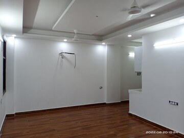 Room in 3 BHK Builder Floor at Vasant Kunj – for Rent