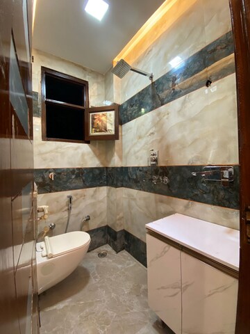 Attached Bathroom in 3 BHK Builder Floor at Sector 17 Dwarka – for Rent