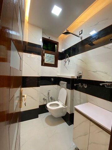 Attached Bathroom in 3 BHK Builder Floor at Sector 17 Dwarka – for Rent