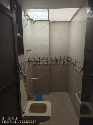Bathroom in 1 BHK Apartment at Ishan CHS Matunga, Matunga East – for Rent