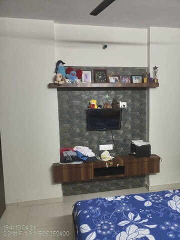 Master Bedroom in 1 BHK Apartment at Ishan CHS Matunga, Matunga East – for Rent