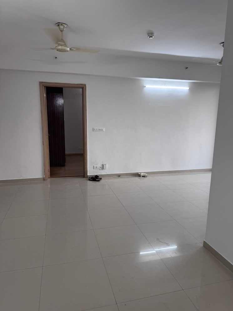 Room, dlf-new-town-heights-iii 3.5 Bedroom 1930 Sq.Ft. Apartment In Sector 91 Gurgaon 9037798