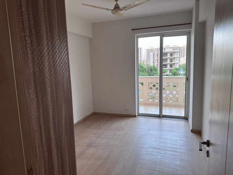Room, dlf-new-town-heights-iii 3.5 Bedroom 1930 Sq.Ft. Apartment In Sector 91 Gurgaon 9037798