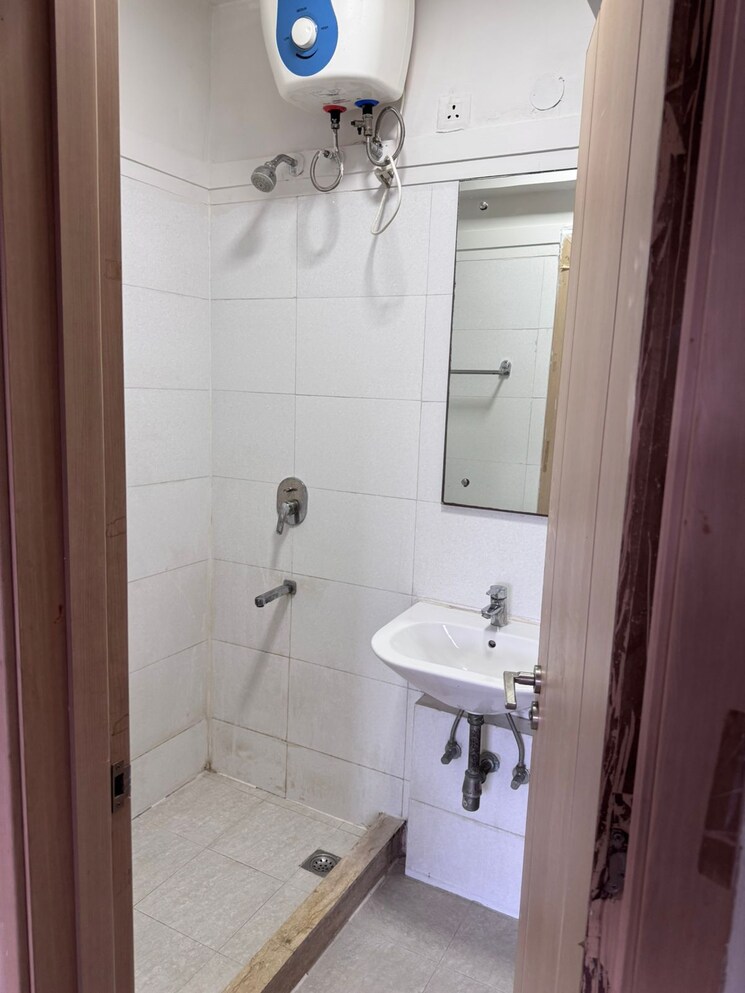 Bathroom, dlf-new-town-heights-iii 3.5 Bedroom 1930 Sq.Ft. Apartment In Sector 91 Gurgaon 9037798