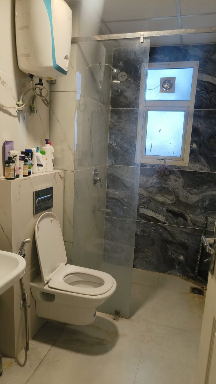 Bathroom, omaxe-the-palace 3 Bedroom 1550 Sq.Ft. Apartment In Gomti Nagar Lucknow 9037899