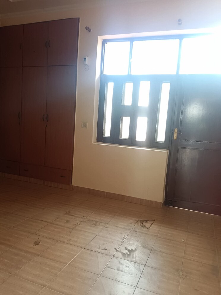 Room, ip extension 3 Bedroom 1250 Sq.Ft. Apartment In Ip Extension Delhi 9037913