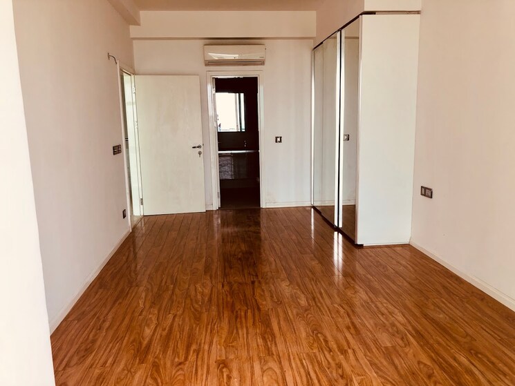 Room, dlf-the-crest 4 Bedroom 3081 Sq.Ft. Apartment In Sector 54 Gurgaon 9037902