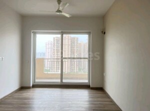 Room in 2 BHK Apartment at Supertech Cape Town, Sector 74 – for Sale