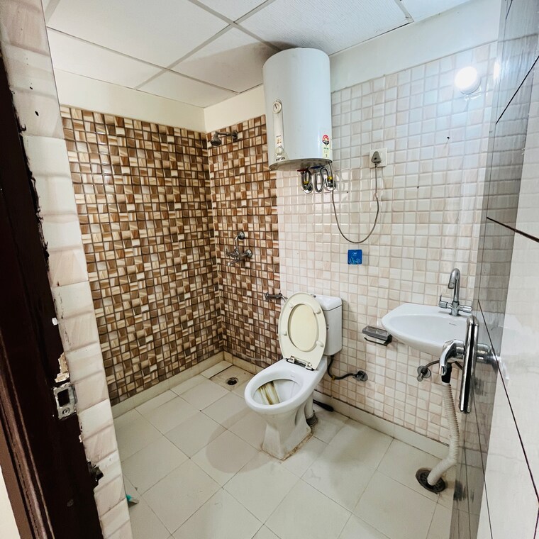Bathroom, sg-grand 2 Bedroom 930 Sq.Ft. Apartment In Morti Ghaziabad 9037948