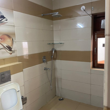 Bathroom in 6 BHK Independent House at Sector 39 – for Rent