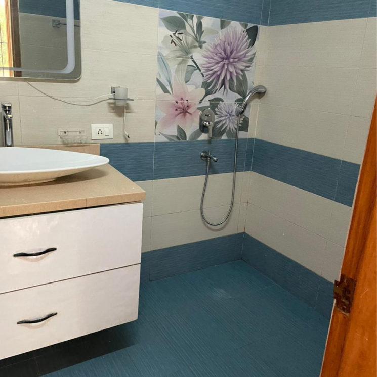 Attached Bathroom, sector 39 6 Bedroom 200 Sq.Mt. Independent House In Sector 39 Noida 9037976