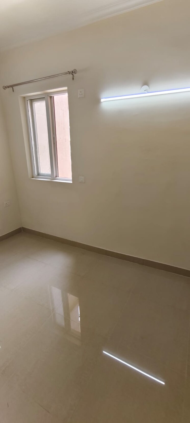 Room, amrapali-crystal-homes 3 Bedroom 1700 Sq.Ft. Apartment In Sector 76 Noida 9037959