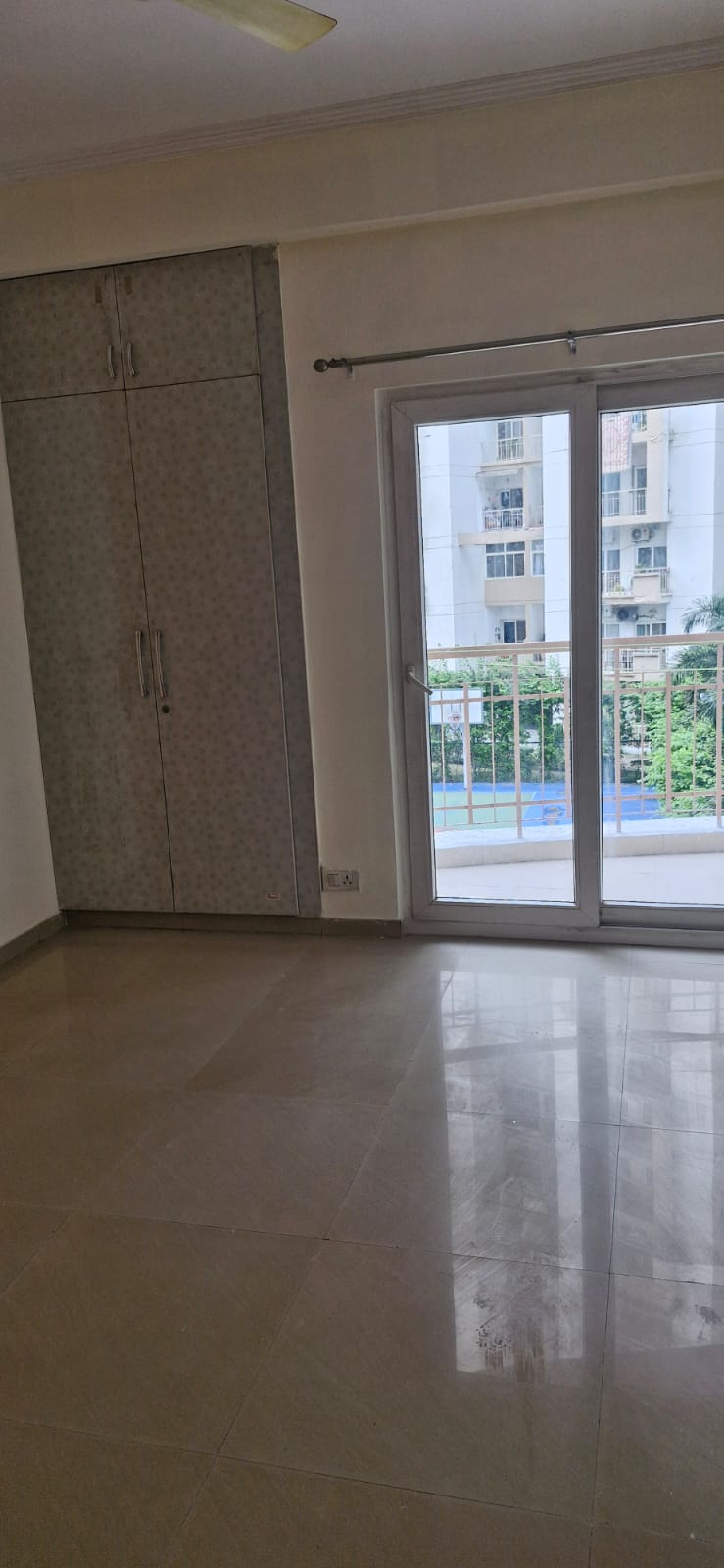 3 BHK + Extra Room Apartment For Sale in Amrapali Crystal Homes