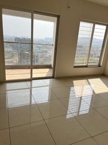 Room in 2 BHK Apartment at VJ YashOne Infinitee, Tathawade – for Rent