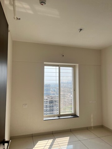 Room in 2 BHK Apartment at VJ YashOne Infinitee, Tathawade – for Rent