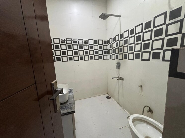Bathroom, raghunandan-rama-garden 3.5 Bedroom 75 Sq.Yd. Independent House In Sector 89 Faridabad 9037993