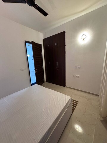 Room in 2 BHK Apartment at Smart World Orchard, Sector 61 – for Sale