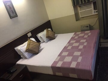 Bedroom in 4 BHK Apartment at DLF Westend Heights, Sector 53 – for Sale
