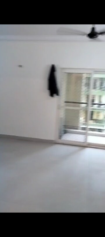 Room in 3 BHK Apartment at Trident Embassy, Sector 1 Greater Noida – for Rent